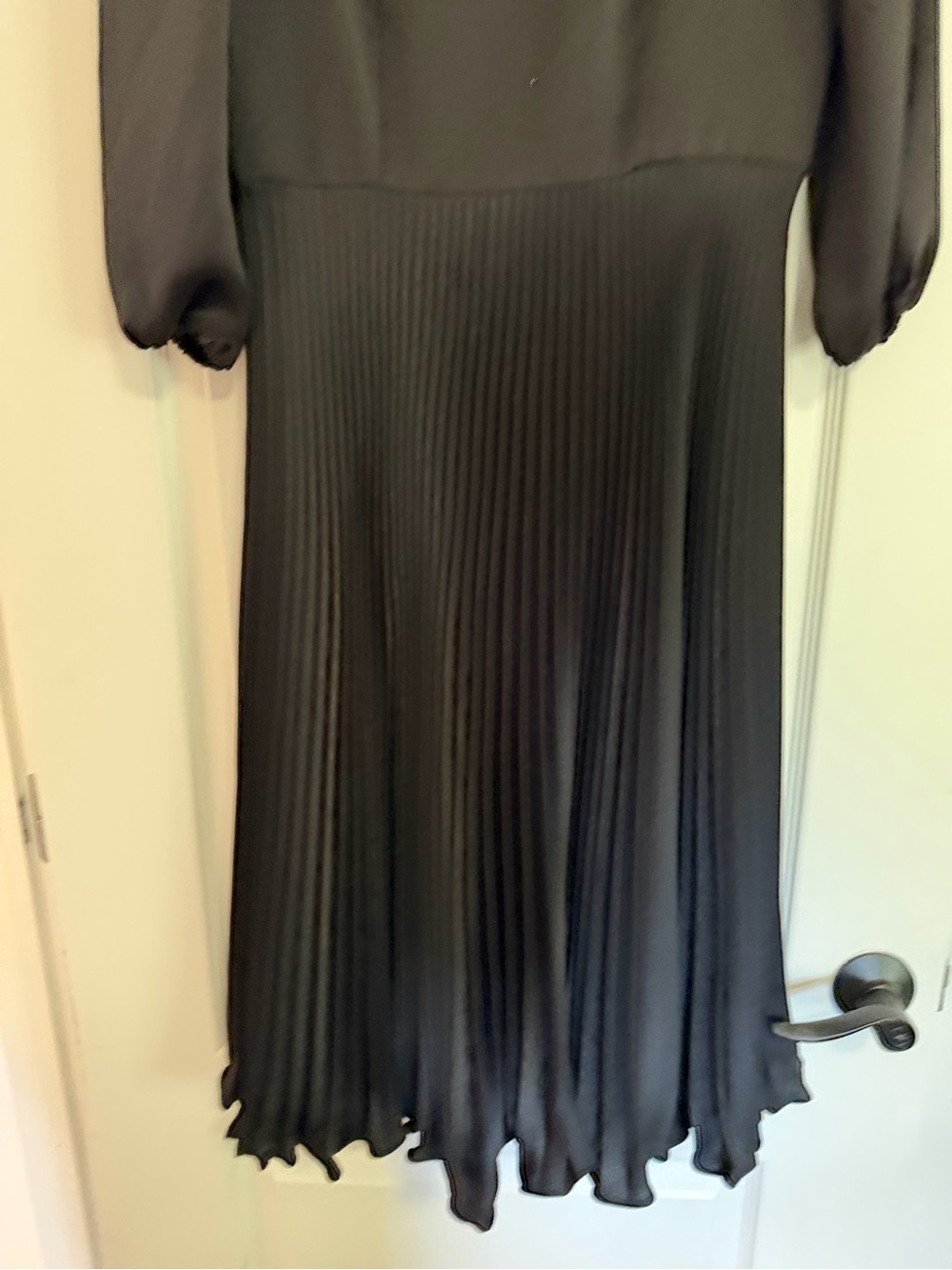 Carrie (Made in New York City) Pleated Midi Dress - Size 4 - Picture 6 of 7